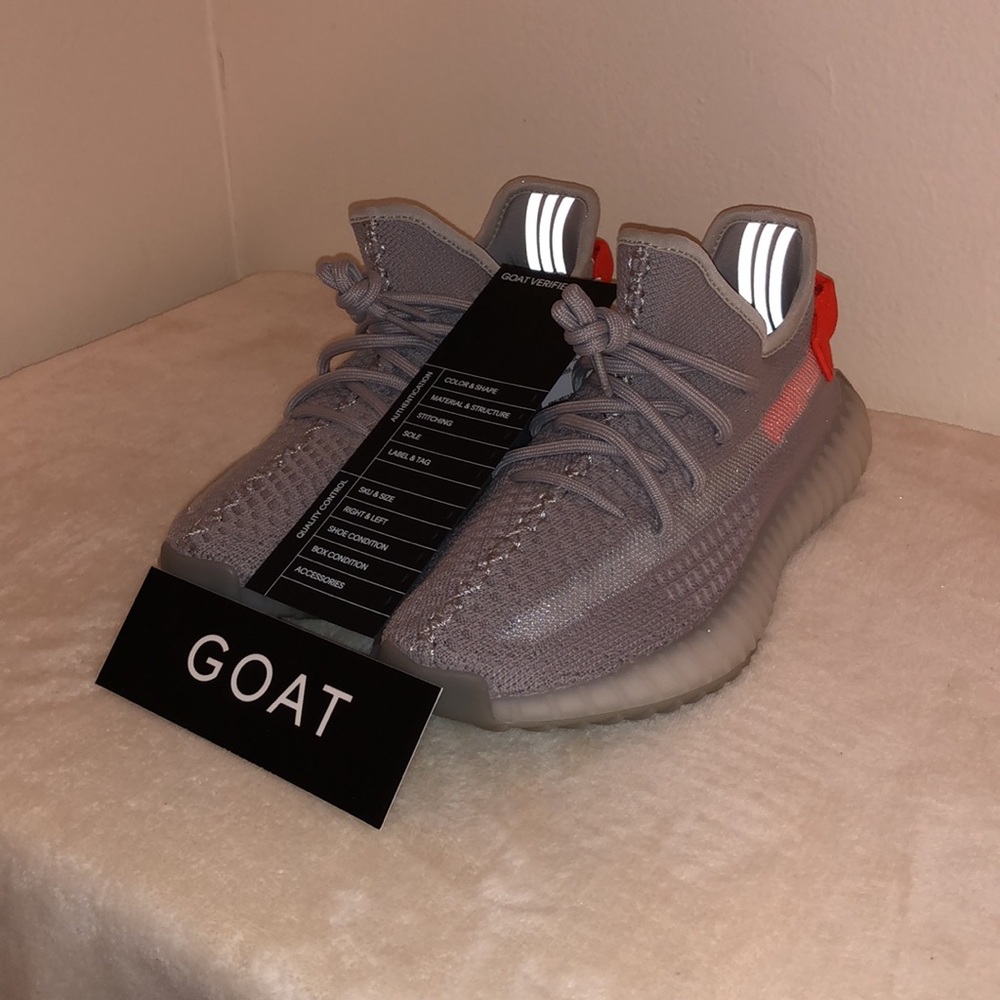 Yeezy Boost 350 V2 Tail Light - Size 6